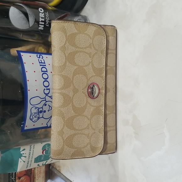 Coach Handbags - COACH Signature Wallet